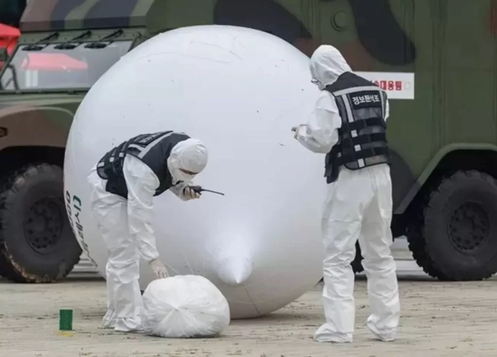 Cae globo norcoreano con basura en complejo presidencial de Corea del Sur