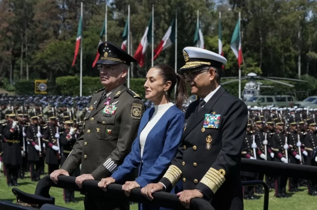 Rinden Fuerzas Armadas honores plenos a Claudia Sheinbaum como Comandanta Suprema