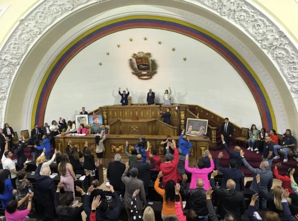 Pide Asamblea Nacional de Venezuela romper relaciones con España