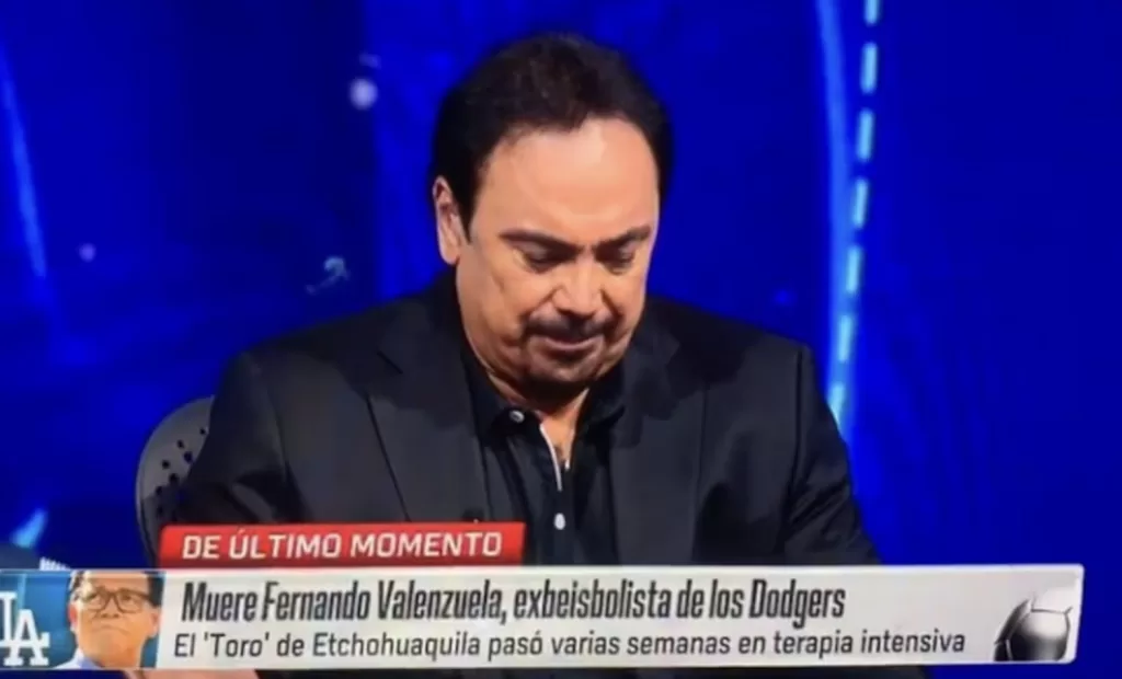 Llora Hugo Sánchez en pleno programa por la muerte de Fernando Valenzuela