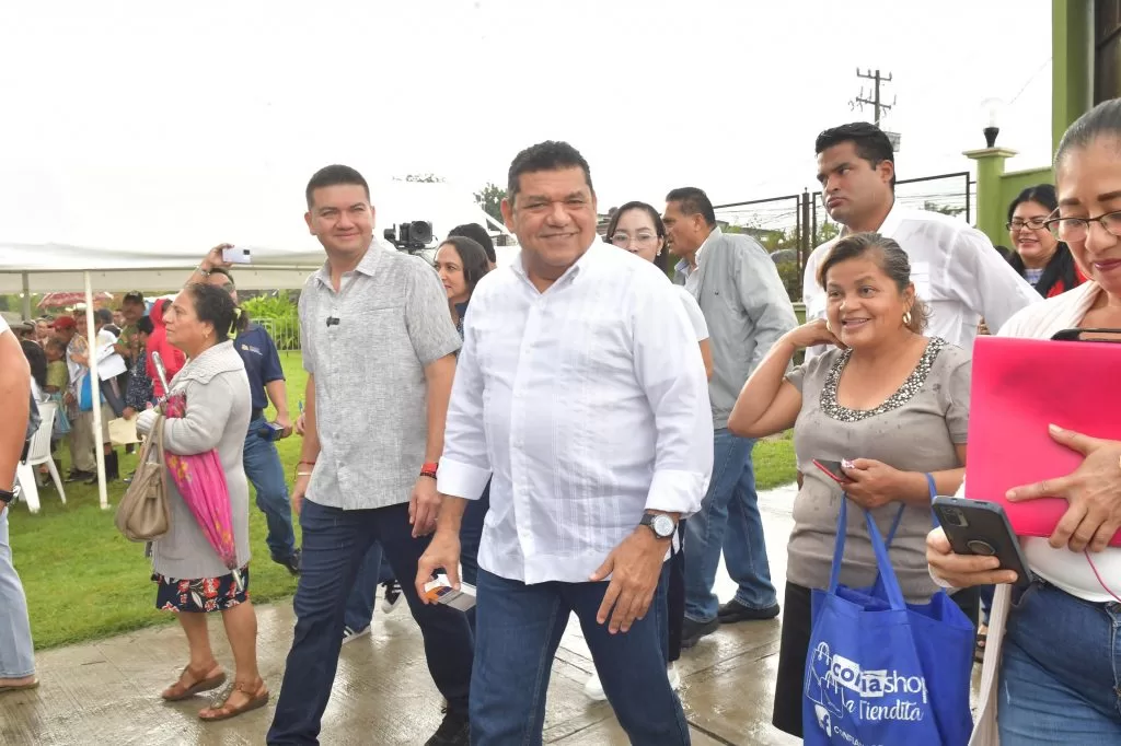 Celebran atención del gobernador Javier May a la gente de Tecolutilla