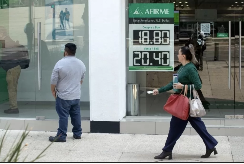 Mercados financieros operan cautelosamente; cotiza el peso a 20.01 por dólar