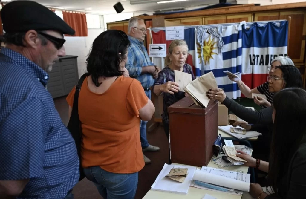 Inicia votación para elecciones presidenciales en Uruguay