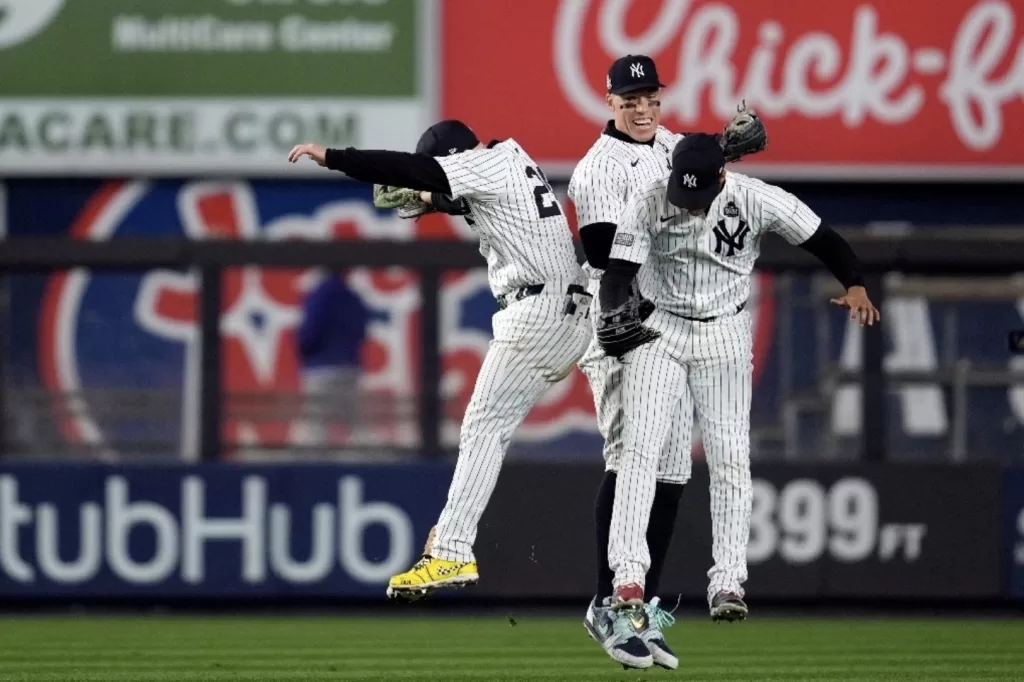 Yankees de Nueva York derrota a Dodgers; continúa en la Serie Mundial