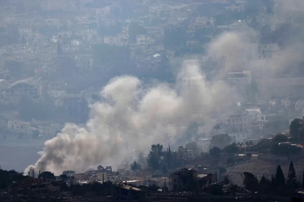 Israel bombardea almacén de cohetes de Hezbollah pese a alto al fuego