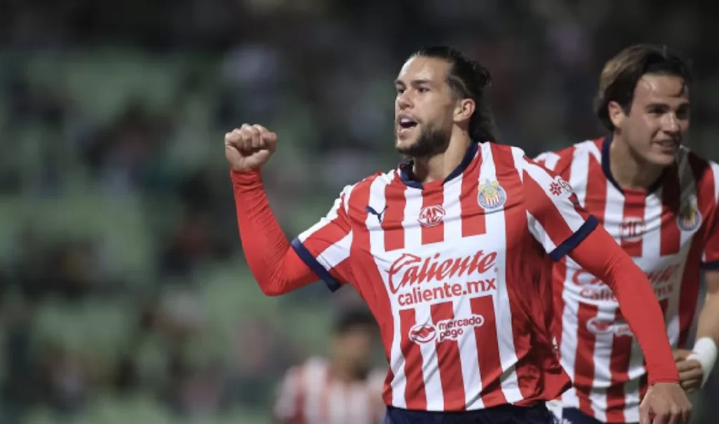 Chivas, en búsqueda de su boleto a la Liguilla; derrota a Santos Laguna