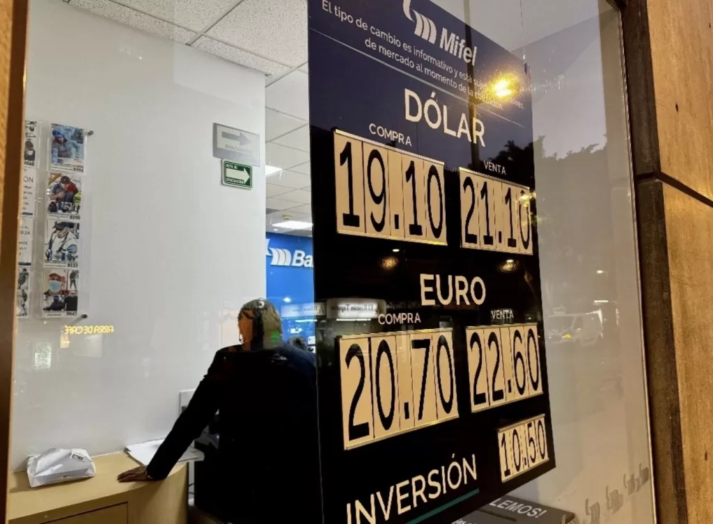 Se mantiene Efecto Trump sobre el peso; cotiza a 20.73 por dólar