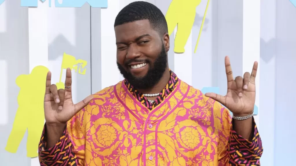 Revela el cantante Khalid su orientación sexual luego de ser expuesto en redes sociales