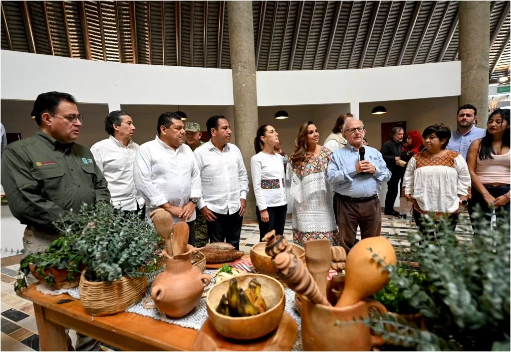 Presencia Javier May la inauguración del CATVI en Palenque