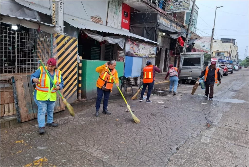 Refuerza ayuntamiento de Centro labores de recolección de basura en Navidad