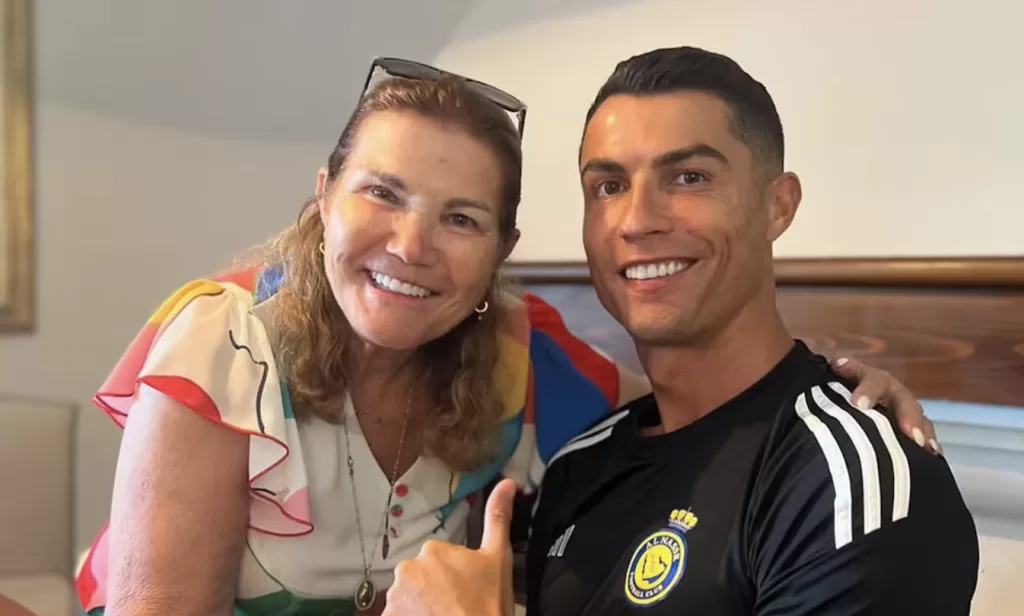 Dedica Cristiano Ronaldo emotivo mensaje de cumpleaños a su mamá