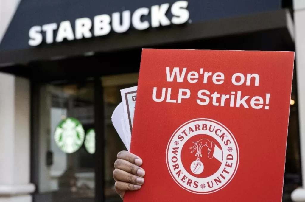 Inicia sindicato de trabajadores de Starbucks huelga en 3 ciudades de EE.UU.