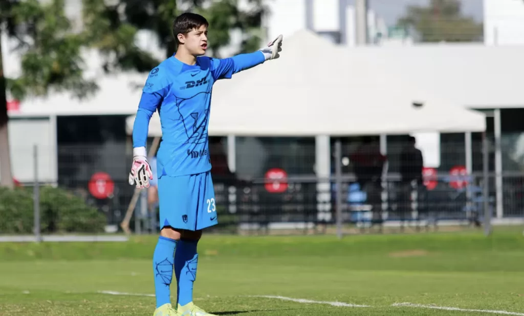 Se queda Alex Padilla en la banca; Pumas debuta al portero Pablo Lara